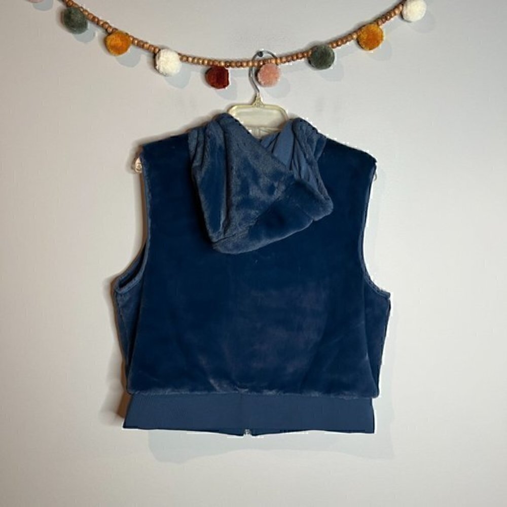 Calia by Carrie Underwood blue fuzzy vest - Picture 5 of 5